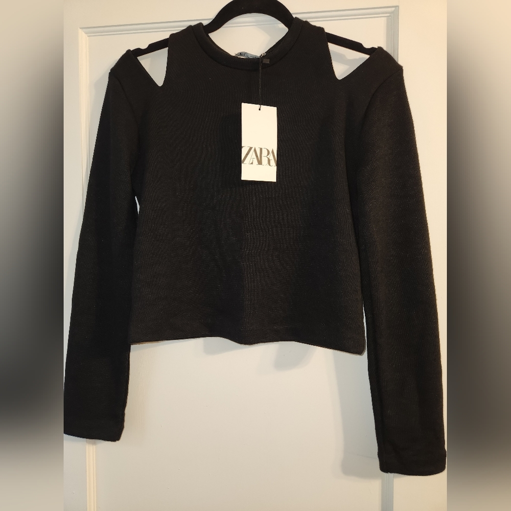 NWT Zara cut out shoulder sweater L